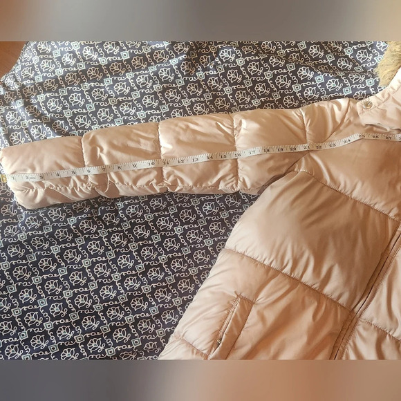 Old Navy puffer coat, size medium - Picture 8 of 10